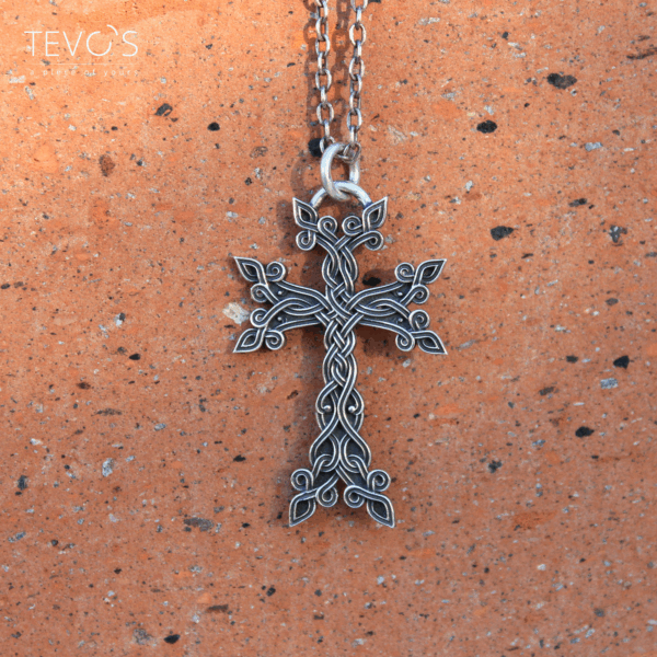 Havuts Tar Armenian Cross Pendant