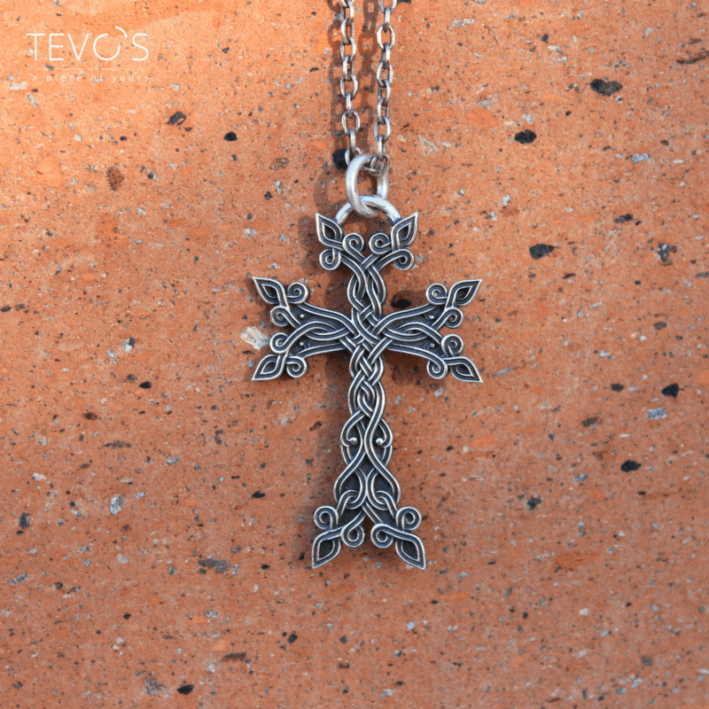 Havuts Tar Armenian Cross Pendant